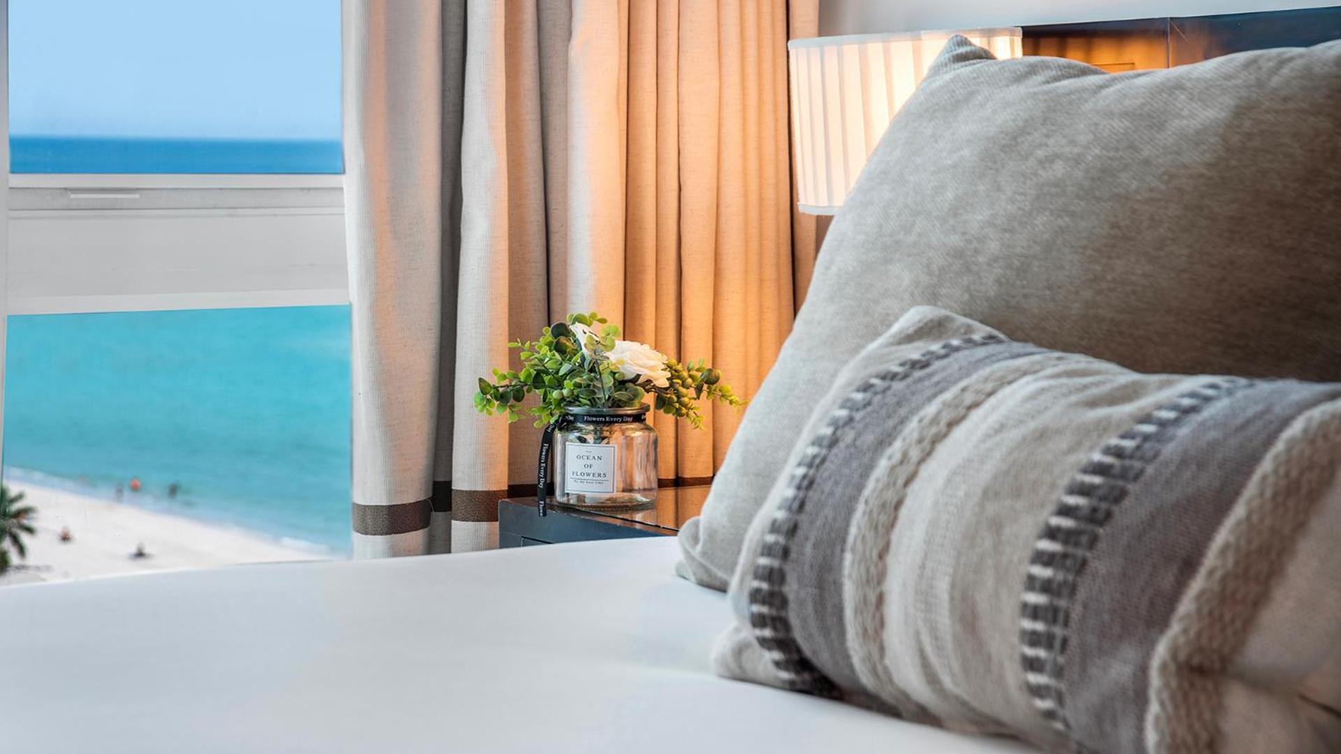 1 Bedroom Private At Carillon Miami -911