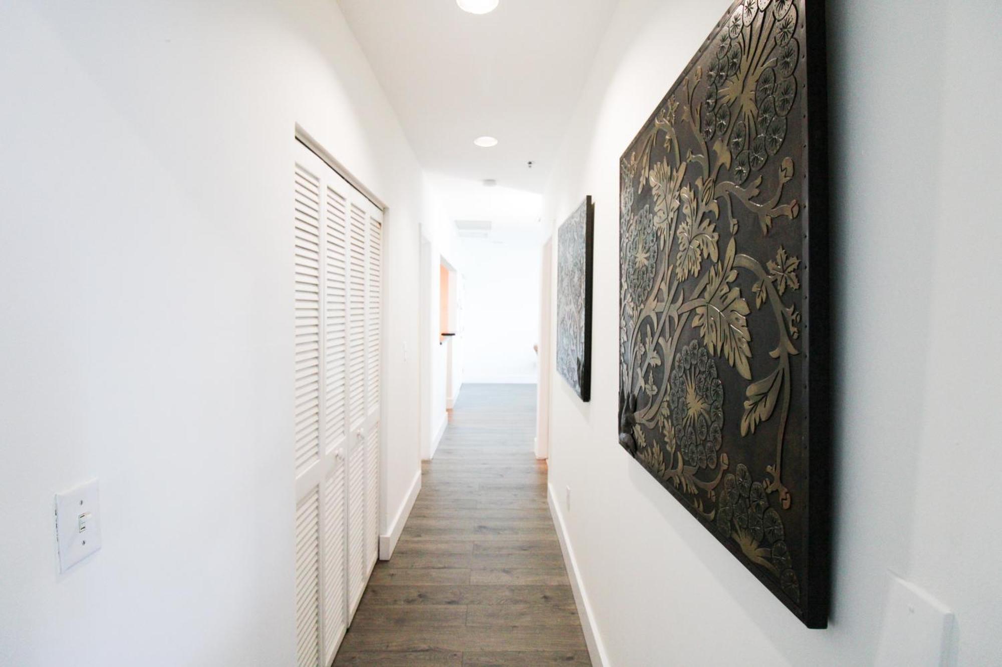 Castle Ph15 Spacious Penthouse With Balcony, Access, Pool, Tennis, Free Parking * Miami Beach