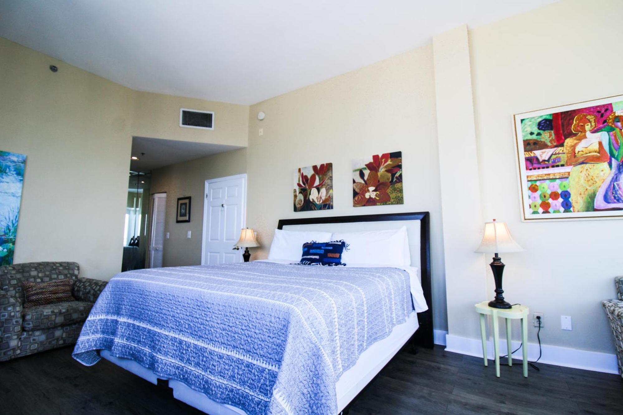 Castle Ph15 Spacious Penthouse With Balcony, Access, Pool, Tennis, Free Parking