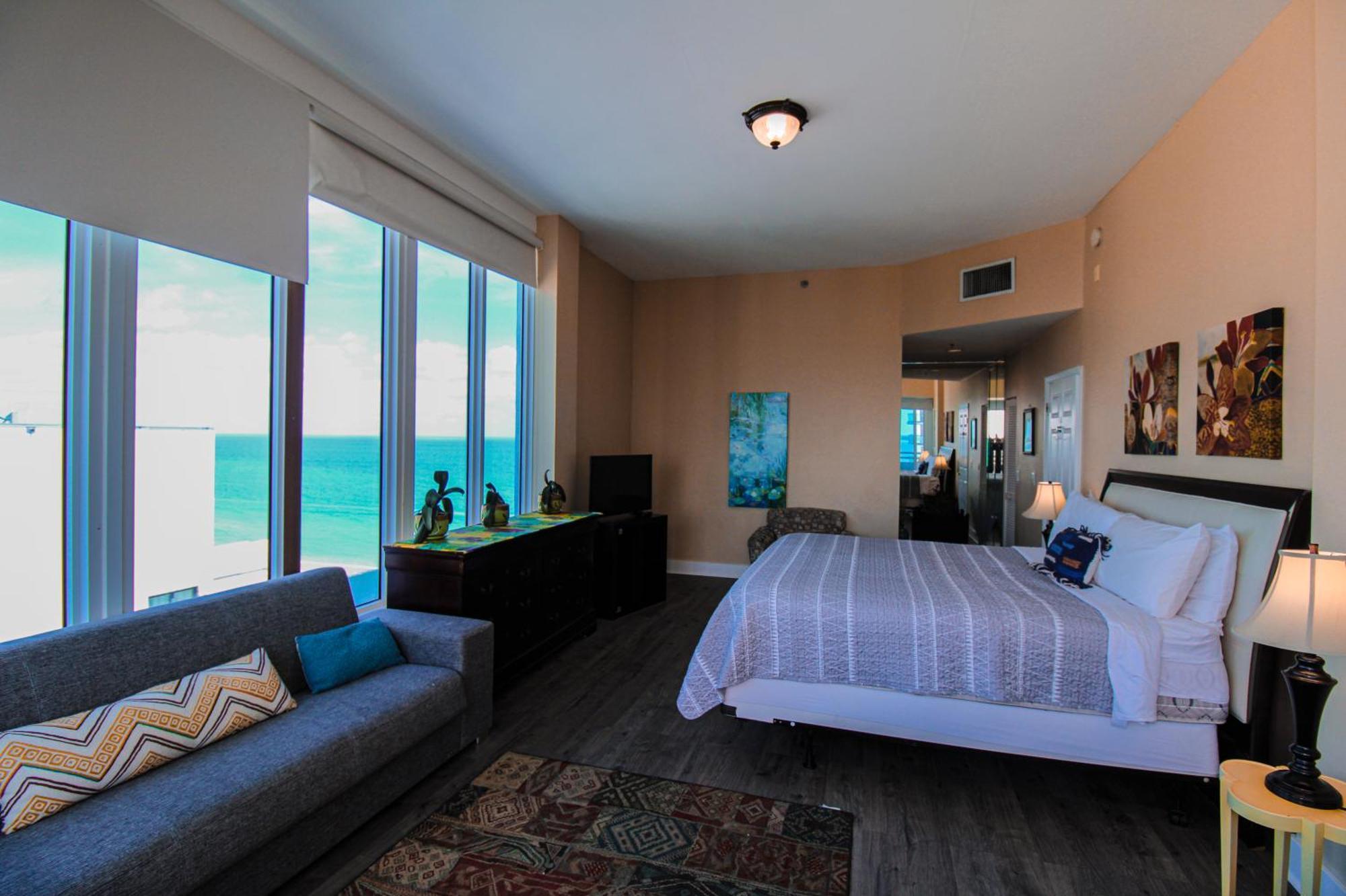 Castle Ph15 Spacious Penthouse With Balcony, Access, Pool, Tennis, Free Parking