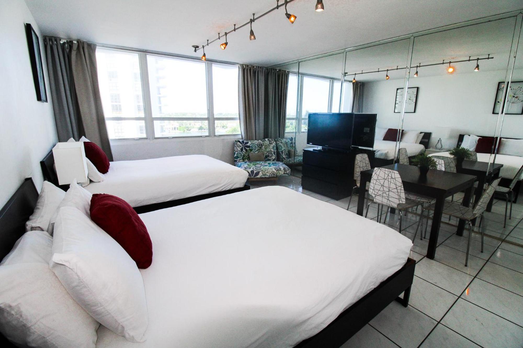 Castle 515 Bayview Direct Access, Pool, Tennis, Free Parking
