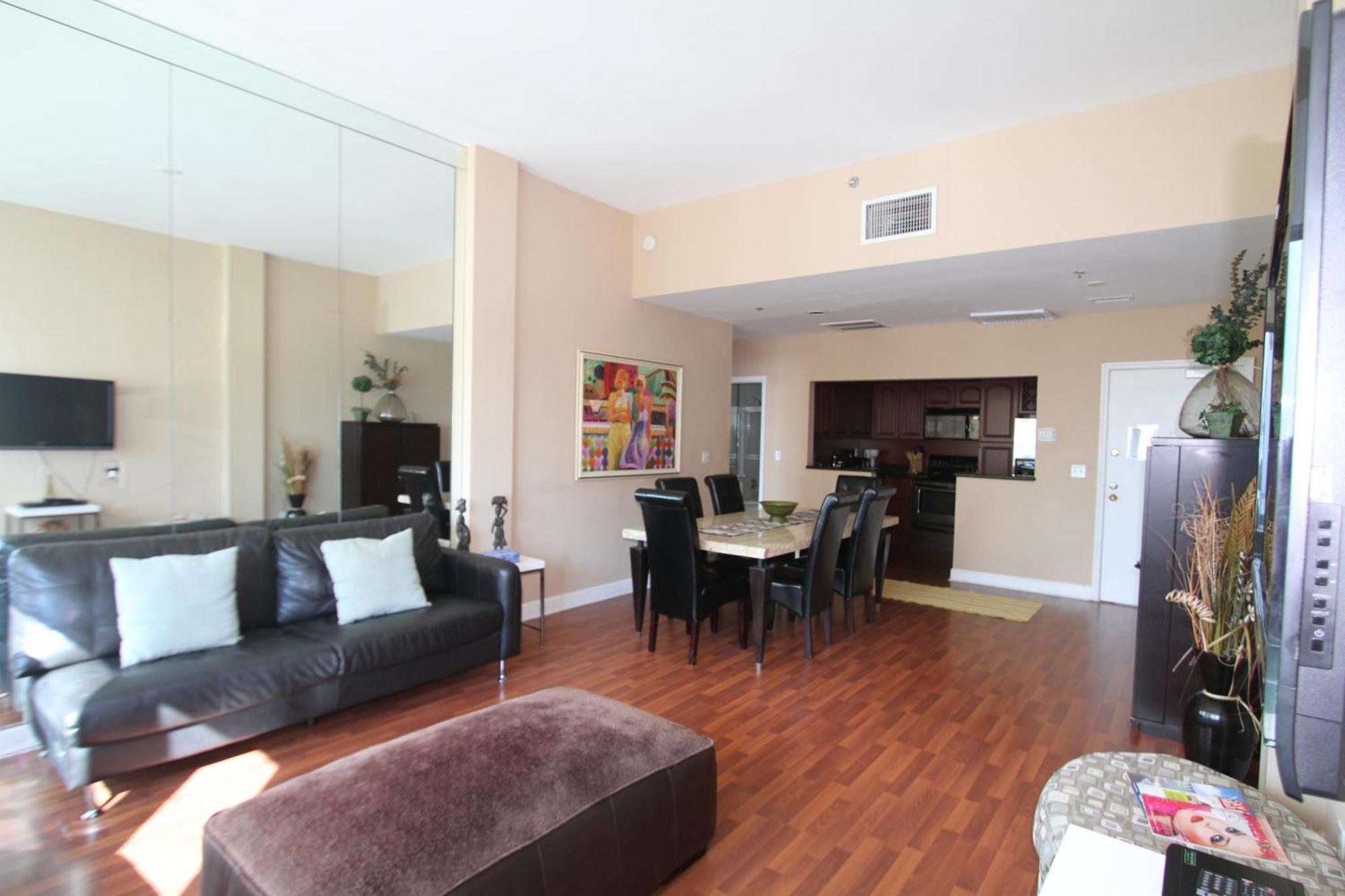 Castle Ph15 Spacious Penthouse With Balcony, Access, Pool, Tennis, Free Parking *
