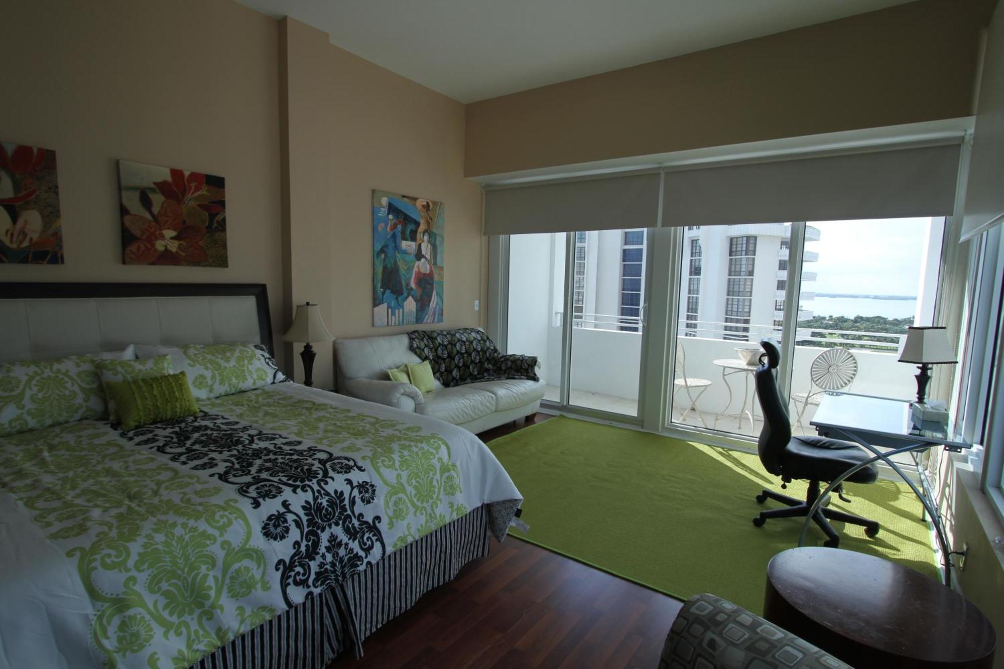Castle Ph15 Spacious Penthouse With Balcony, Access, Pool, Tennis, Free Parking Holiday home *