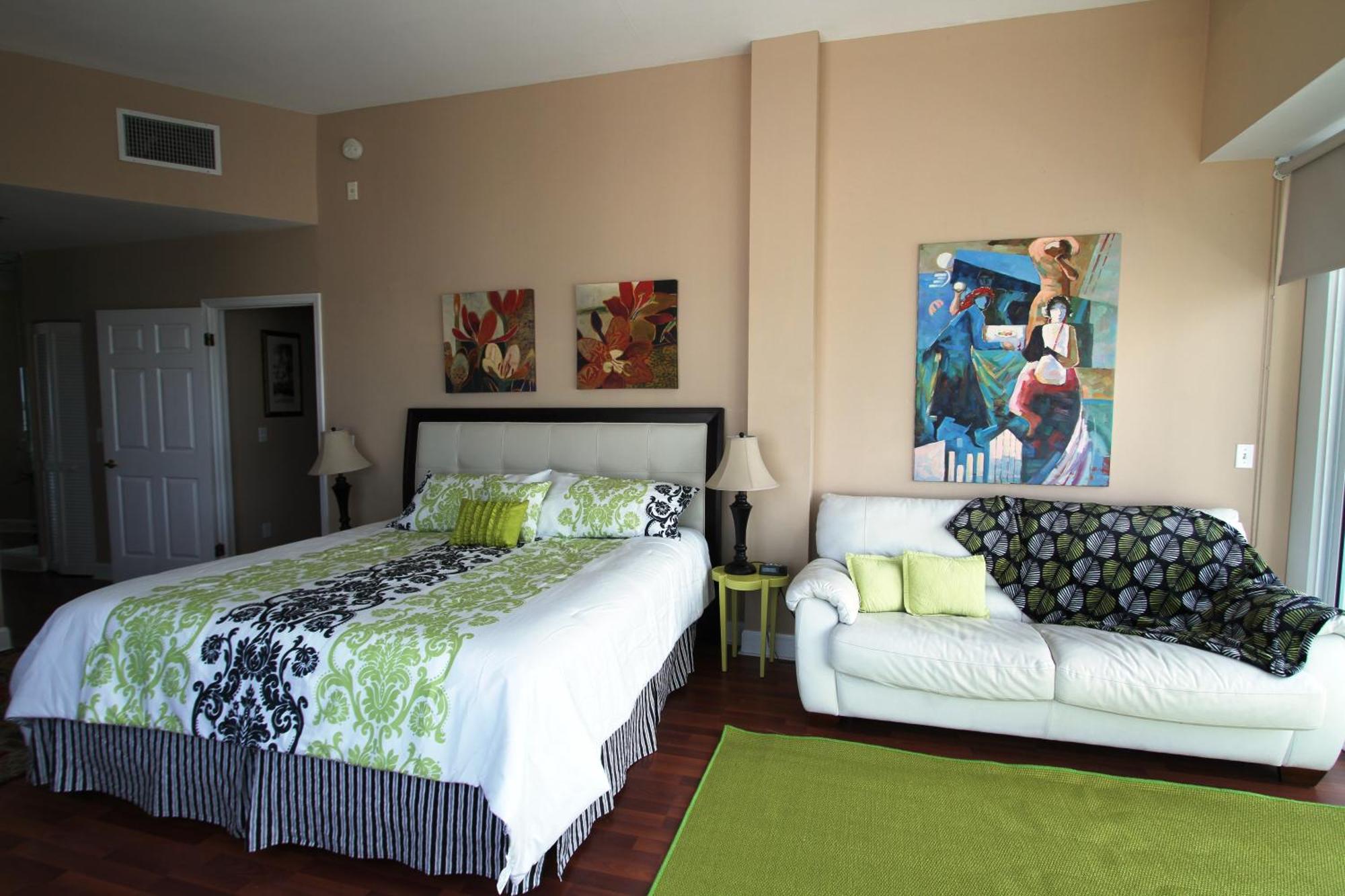 Castle Ph15 Spacious Penthouse With Balcony, Access, Pool, Tennis, Free Parking Holiday home Miami Beach