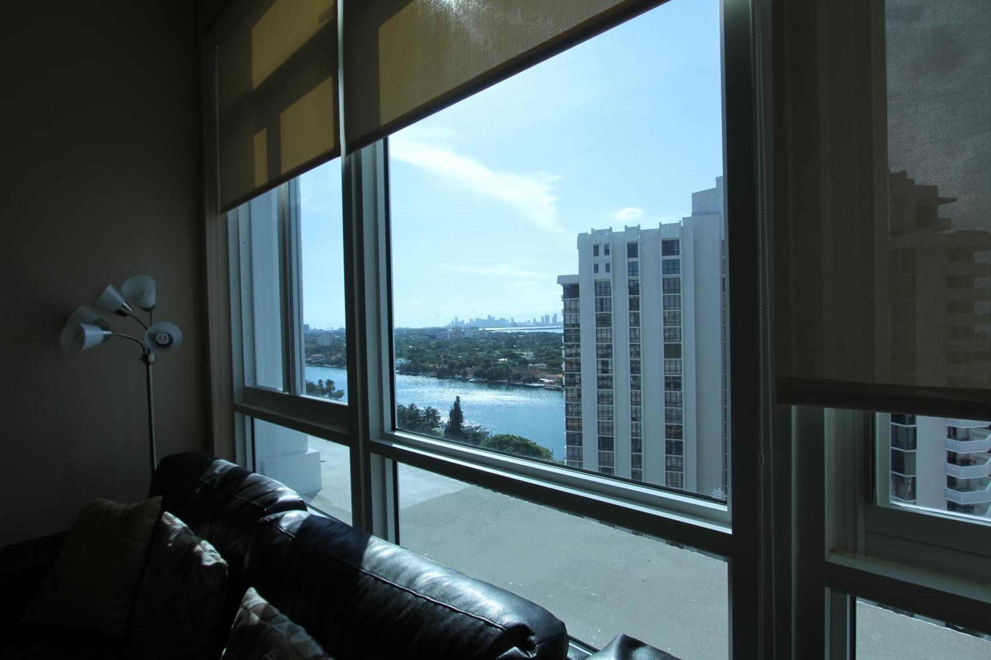 Castle Ph15 Spacious Penthouse With Balcony, Access, Pool, Tennis, Free Parking Miami Beach