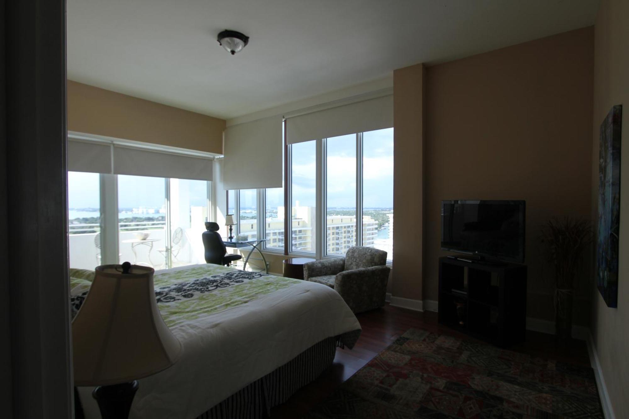 Castle Ph15 Spacious Penthouse With Balcony, Access, Pool, Tennis, Free Parking