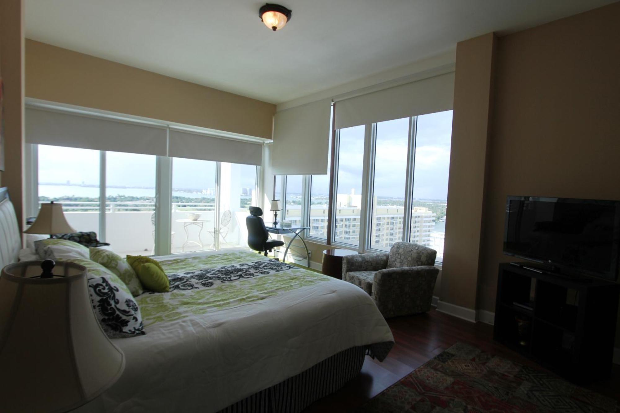 Castle Ph15 Spacious Penthouse With Balcony, Access, Pool, Tennis, Free Parking *
