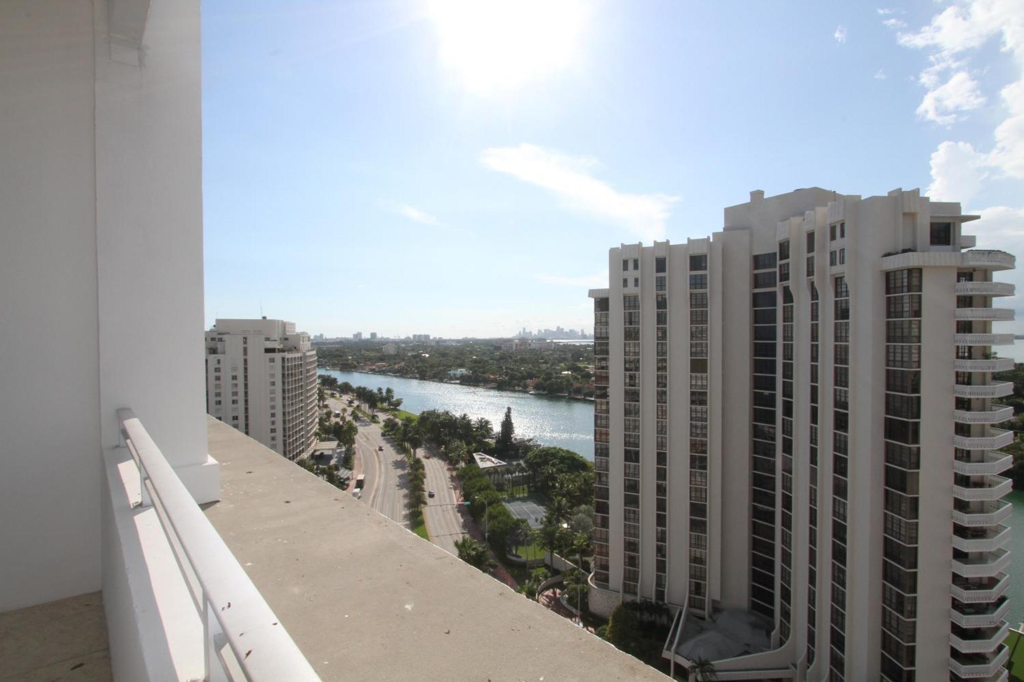 Castle Ph15 Spacious Penthouse With Balcony, Access, Pool, Tennis, Free Parking Holiday home