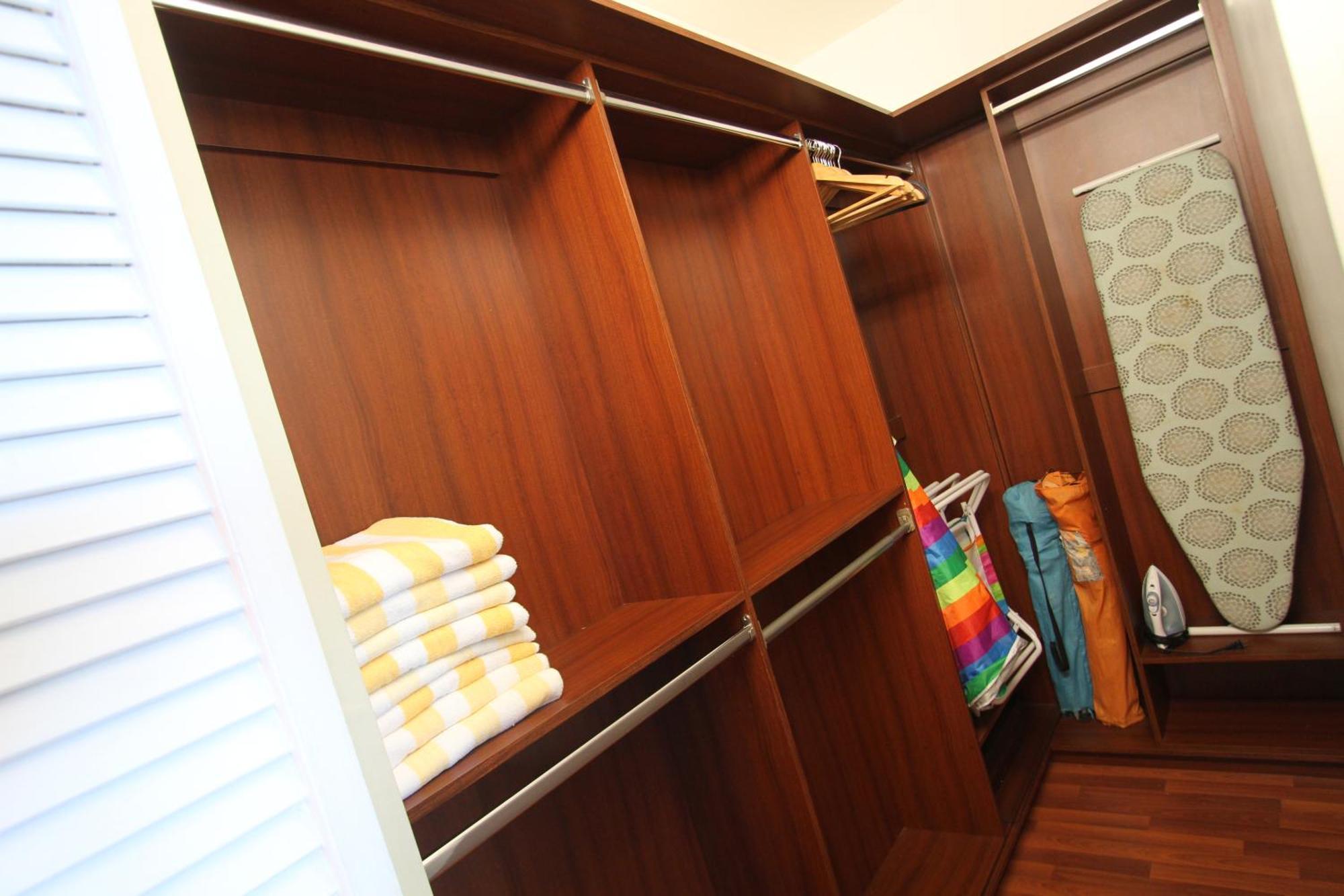 Castle Ph15 Spacious Penthouse With Balcony, Access, Pool, Tennis, Free Parking Holiday home Miami Beach