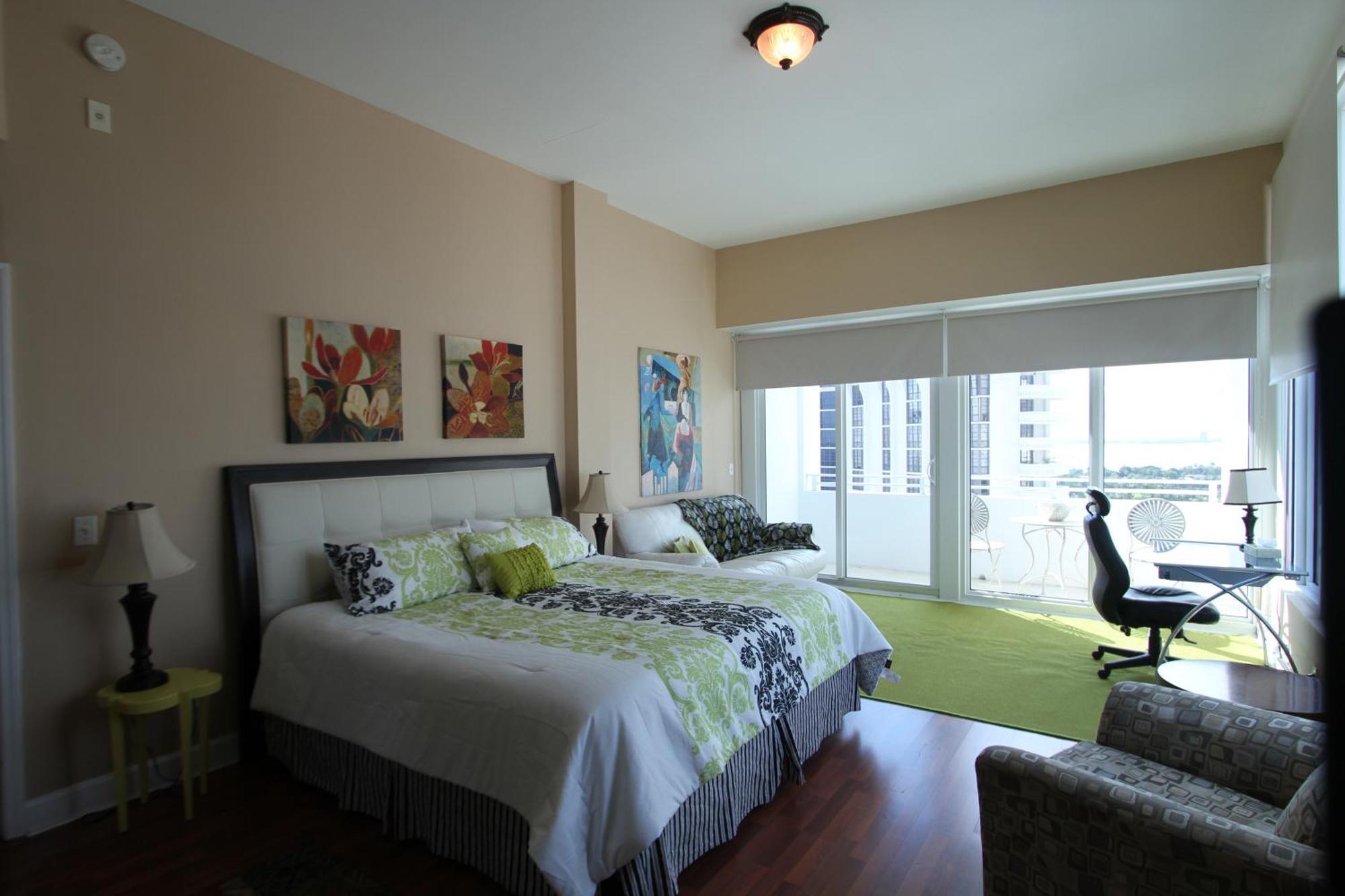 Castle Ph15 Spacious Penthouse With Balcony, Access, Pool, Tennis, Free Parking Holiday home Miami Beach
