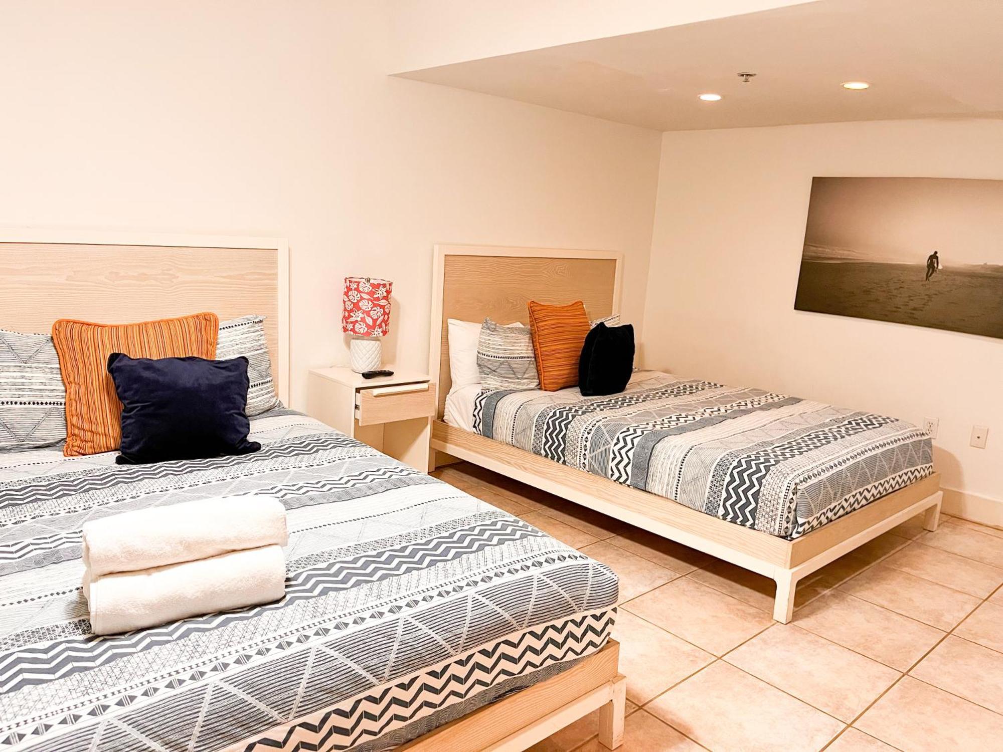 Castle Pavillon 8 Beachfront - Private Access Loft With 2-story, Pool, Tennis, Free Parking Access *