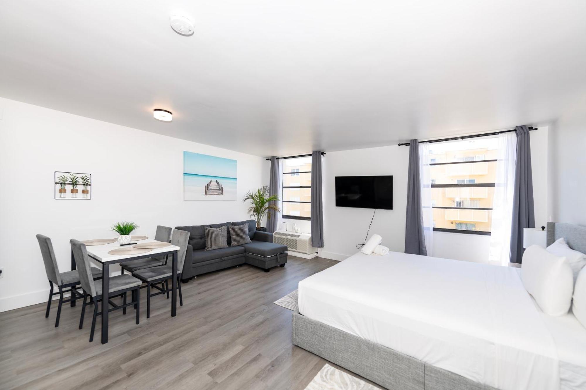 Washinghton Avenue * Miami Beach