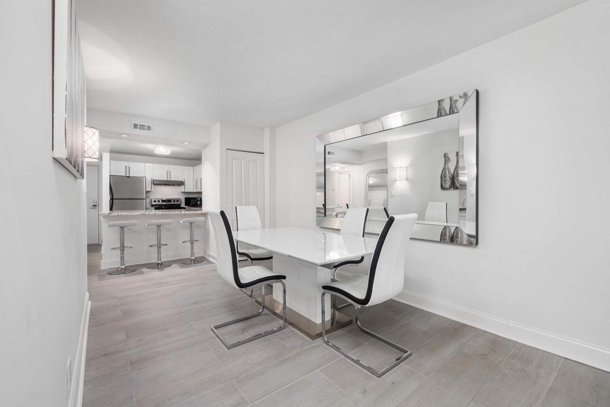 1 Bedroom Private At Roney Palace -328 Apartment