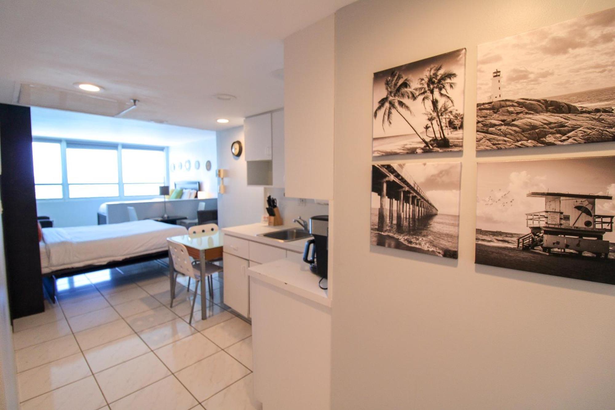 Castle 1221 Large With Free Parking, Pool, Tennis, Access, Tiki Bar... * Miami Beach