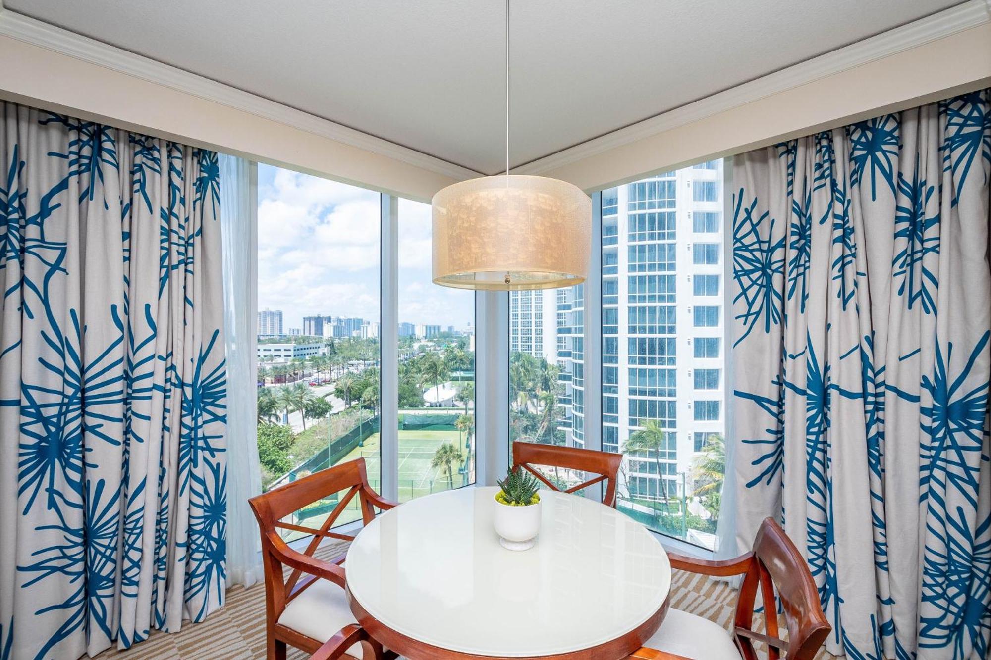 Apartment Luxury Trump International Ocean View 1100sf 1 Bd *