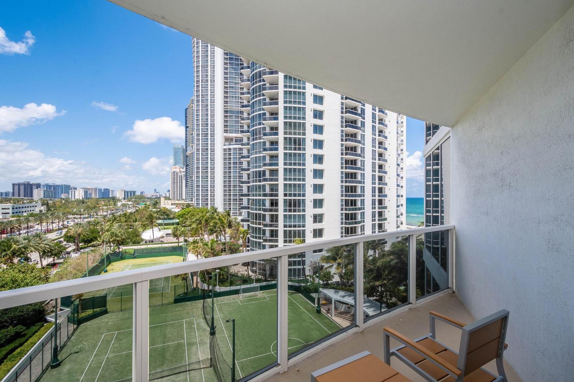 Luxury Trump International Ocean View 1100sf 1 Bd Miami Beach