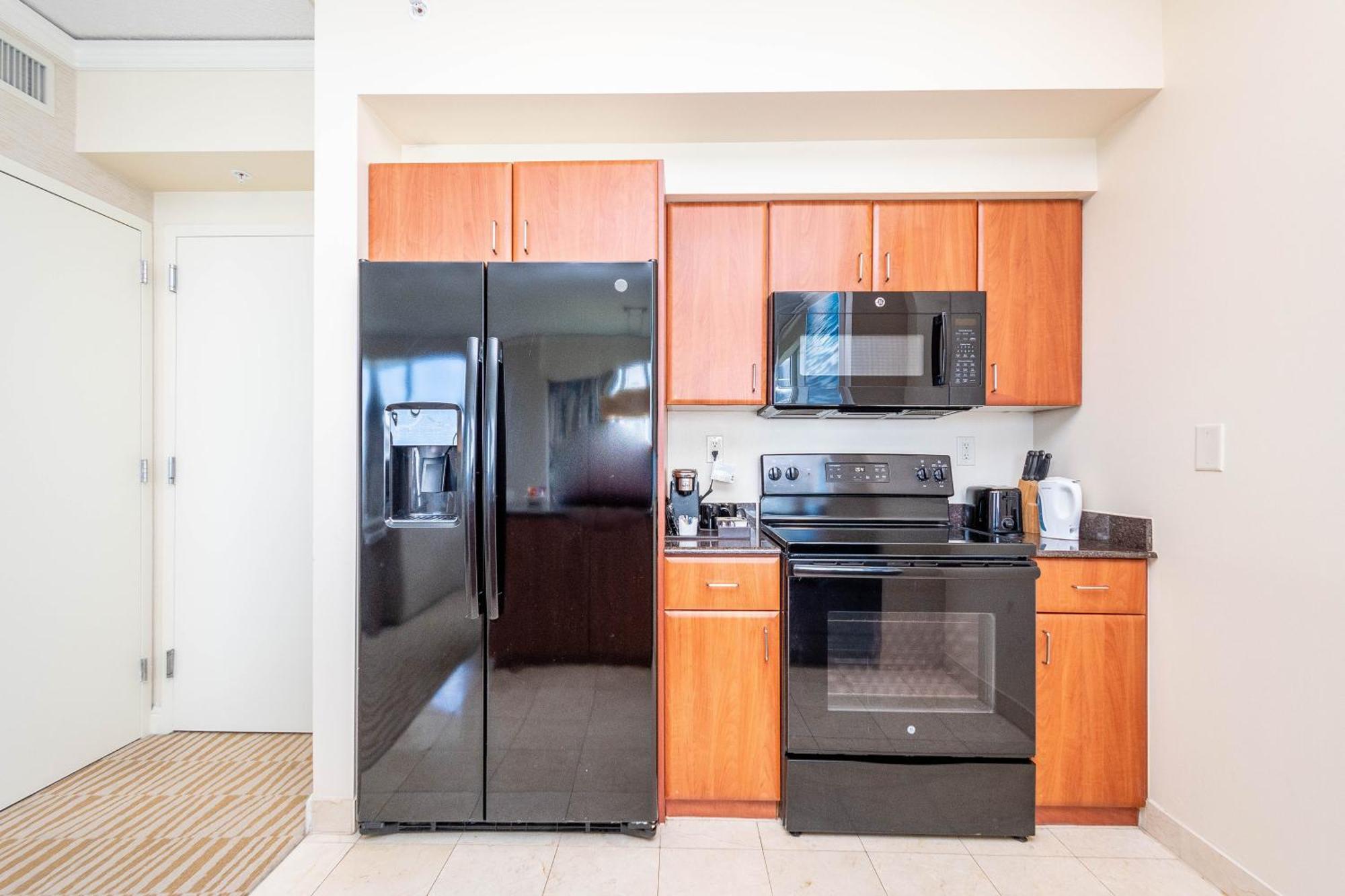 Luxury Trump International Ocean View 1100sf 1 Bd Apartment Miami Beach