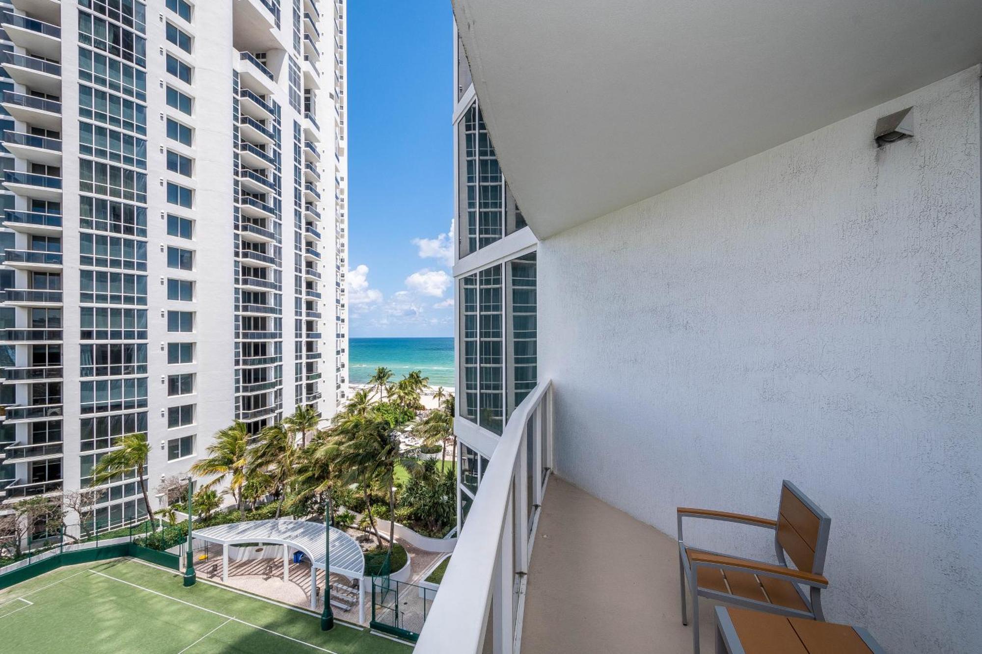 Apartment Luxury Trump International Ocean View 1100sf 1 Bd Miami Beach