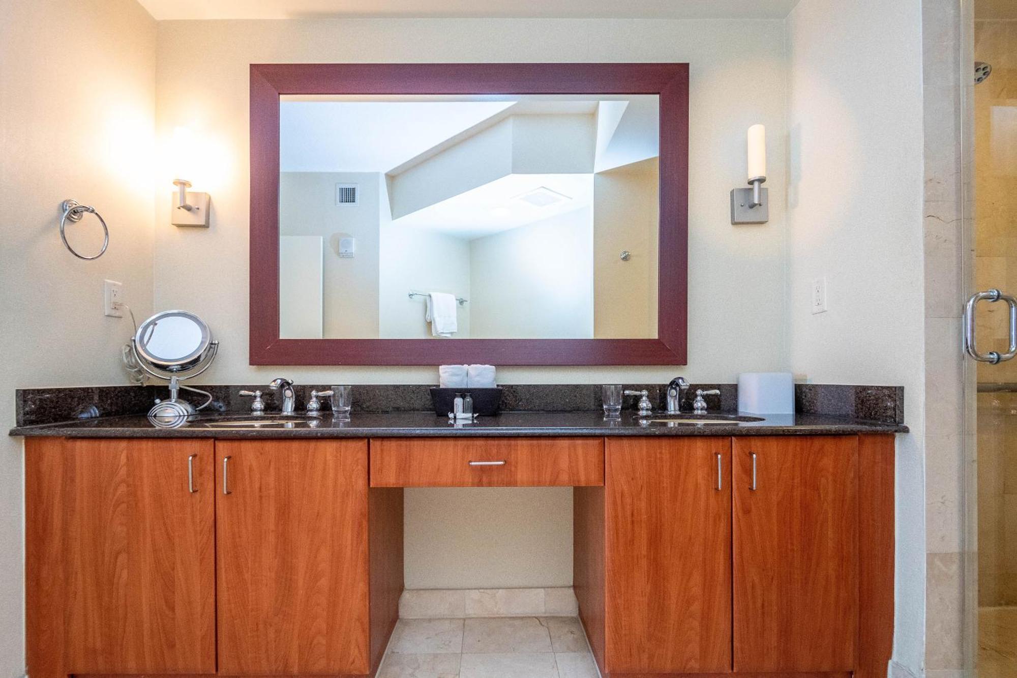 Luxury Trump International Ocean View 1100sf 1 Bd