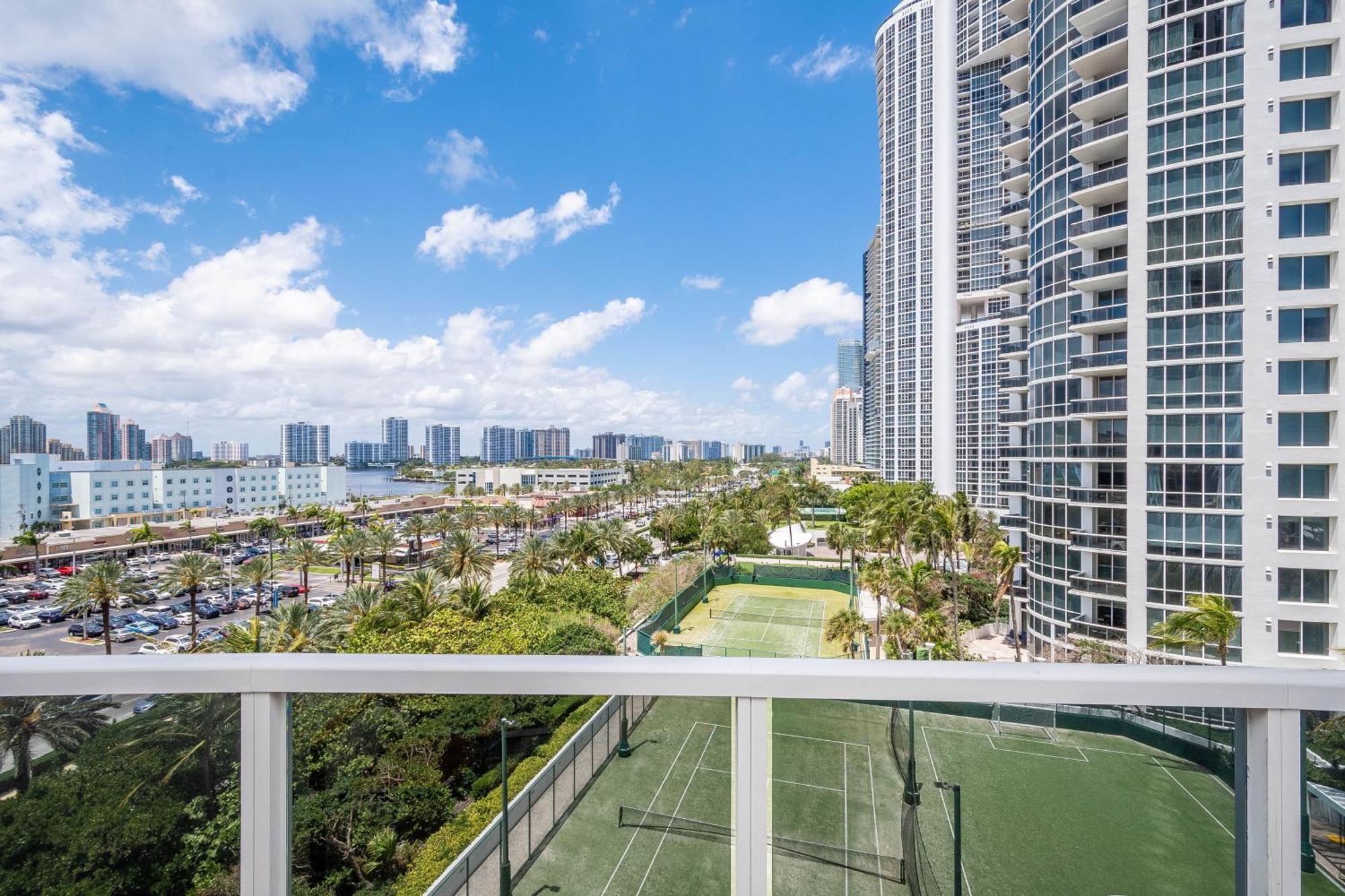 Apartment Luxury Trump International Ocean View 1100sf 1 Bd *