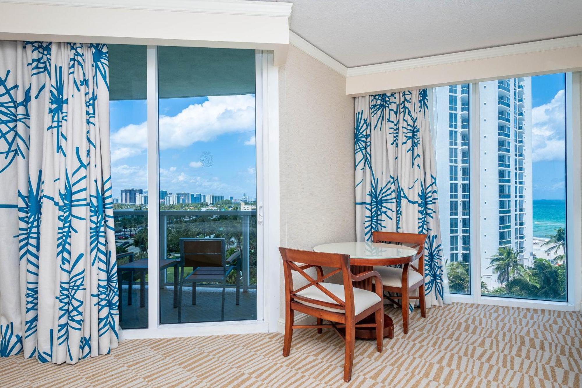 Luxury Trump International Ocean View 1100sf 1 Bd Apartment Miami Beach