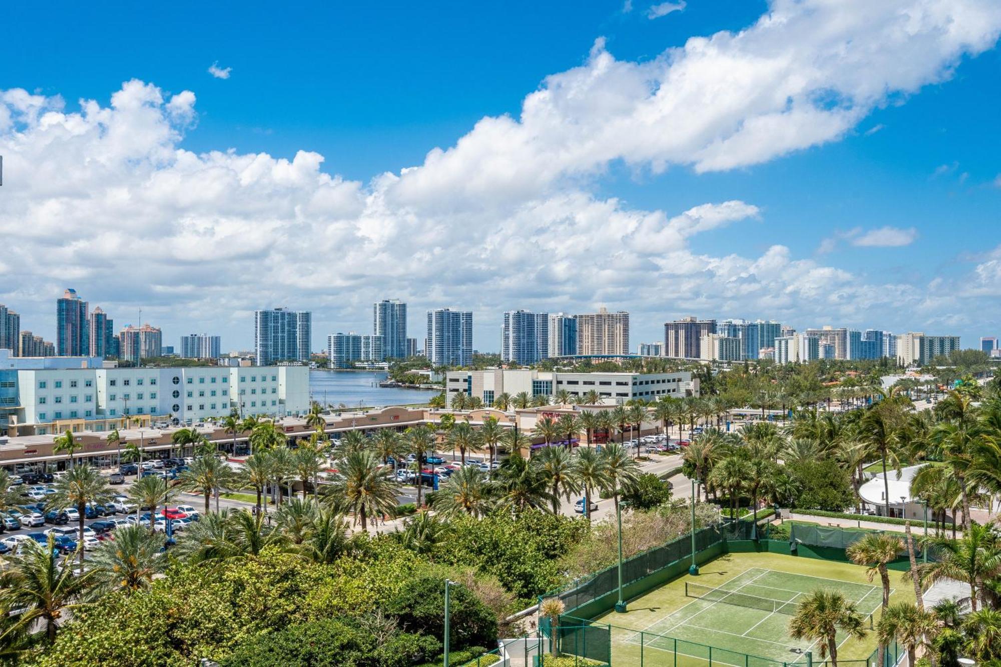 Luxury Trump International Ocean View 1100sf 1 Bd Miami Beach