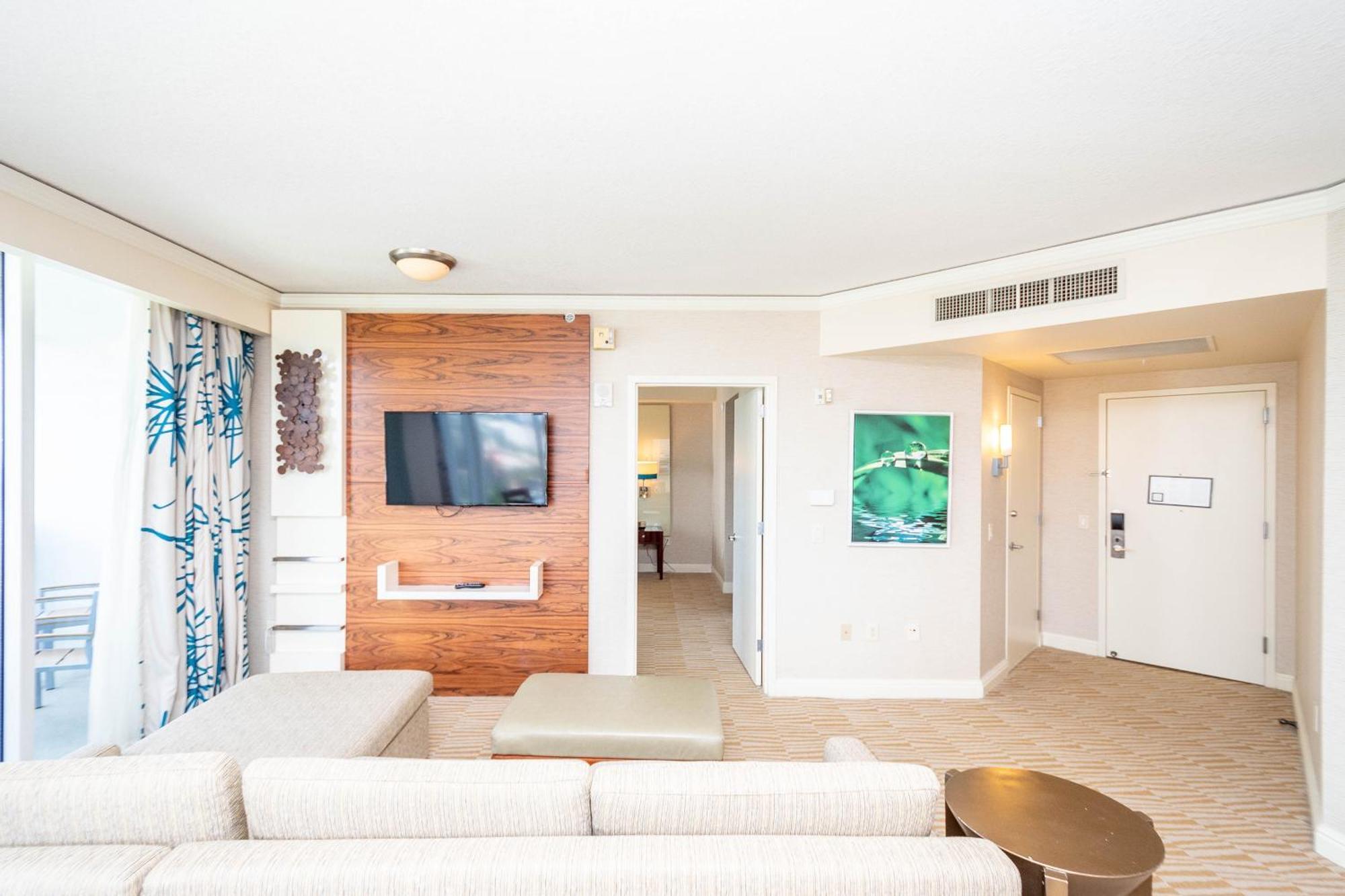 Luxury Trump International Ocean View 1100sf 1 Bd Apartment