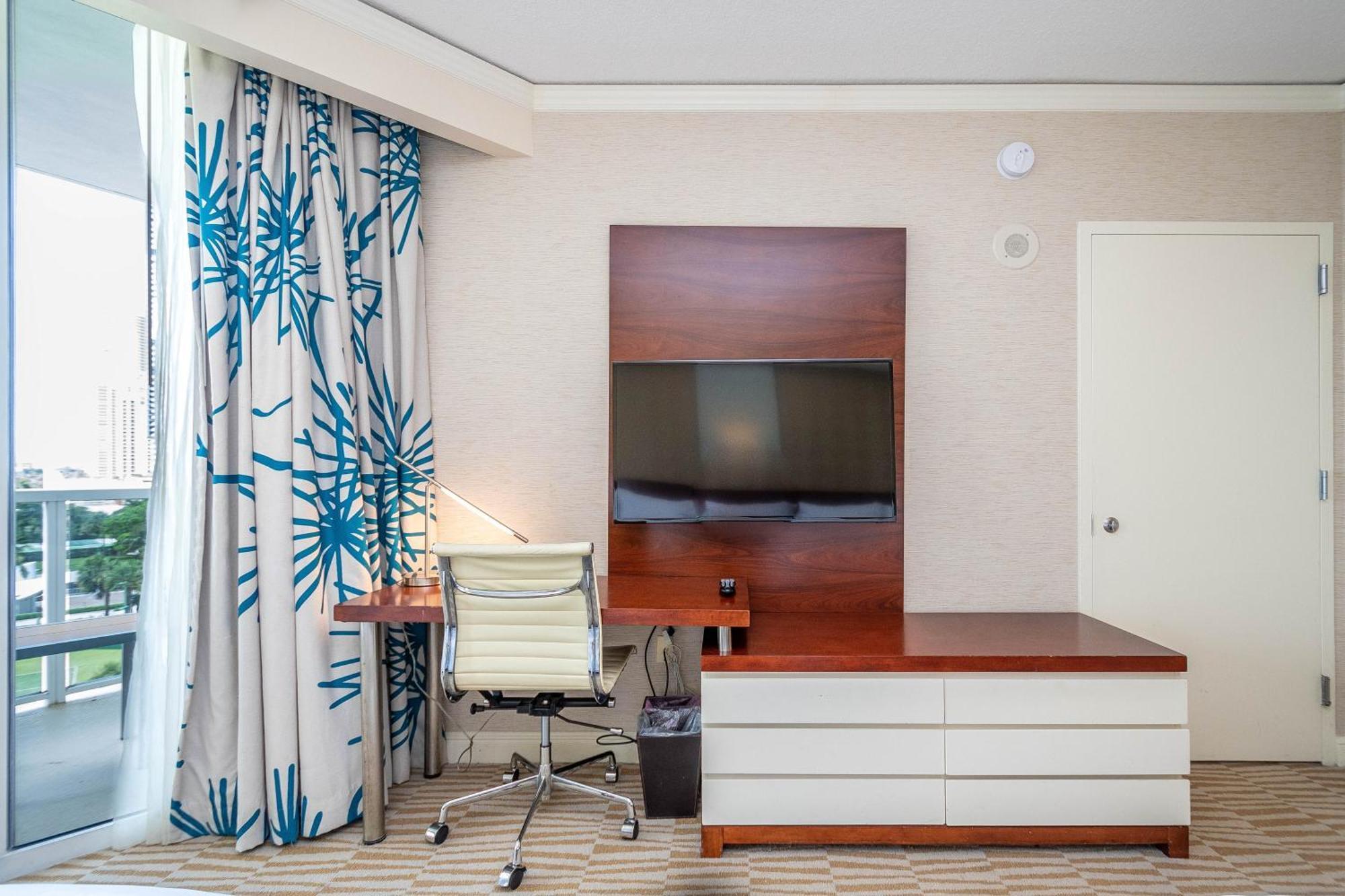 Luxury Trump International Ocean View 1100sf 1 Bd Apartment *