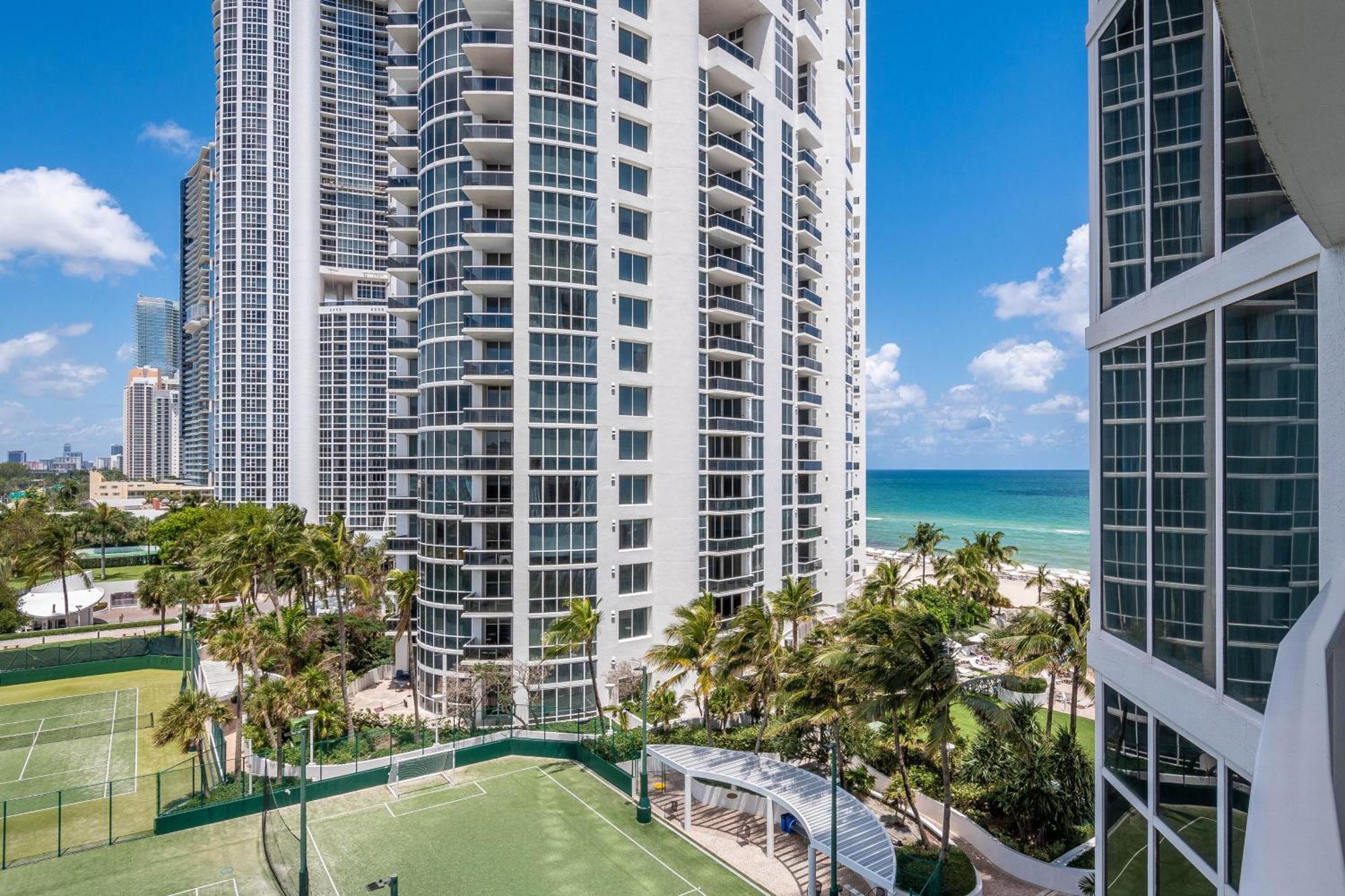 Apartment Luxury Trump International Ocean View 1100sf 1 Bd *