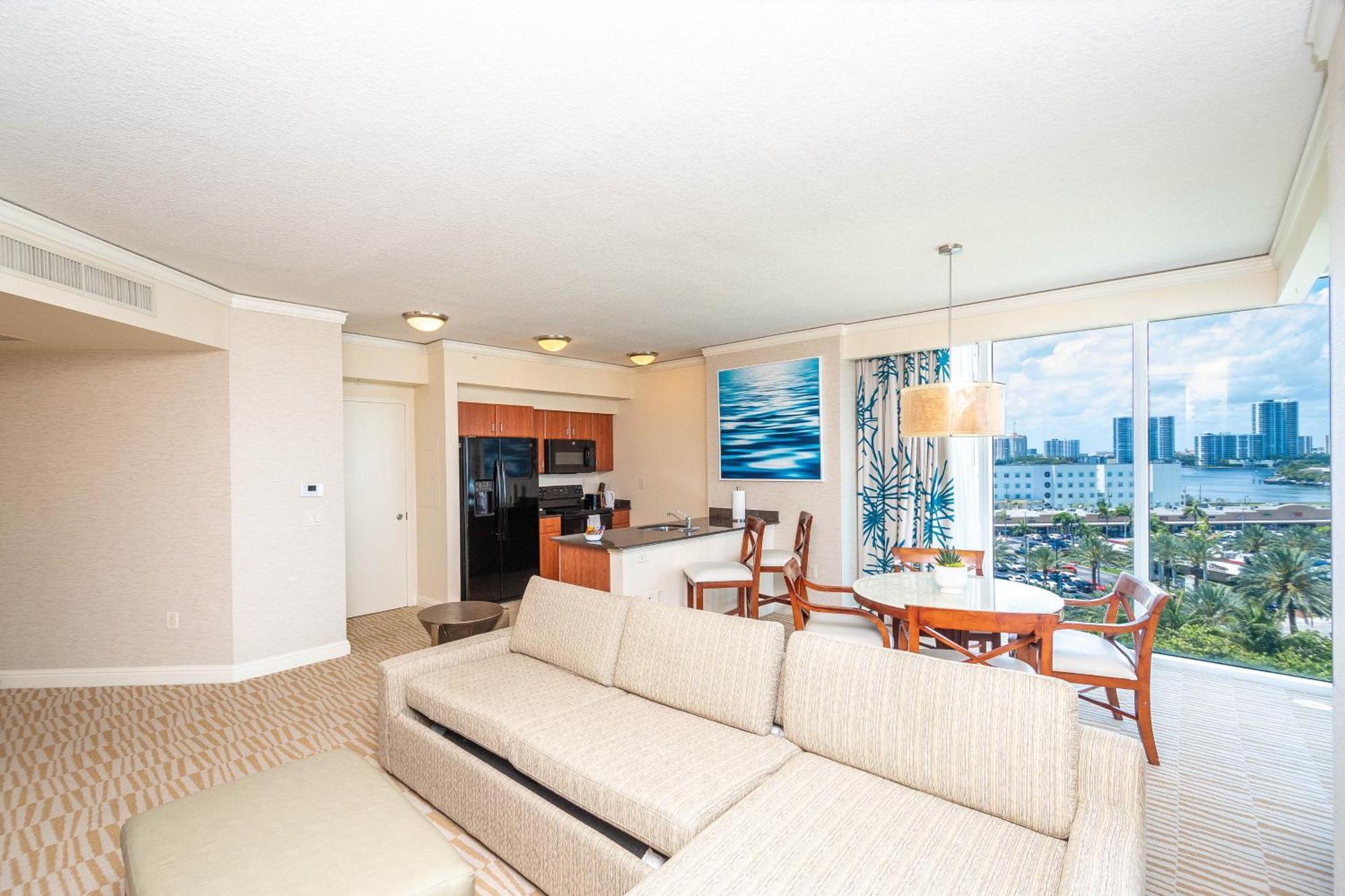 Luxury Trump International Ocean View 1100sf 1 Bd *