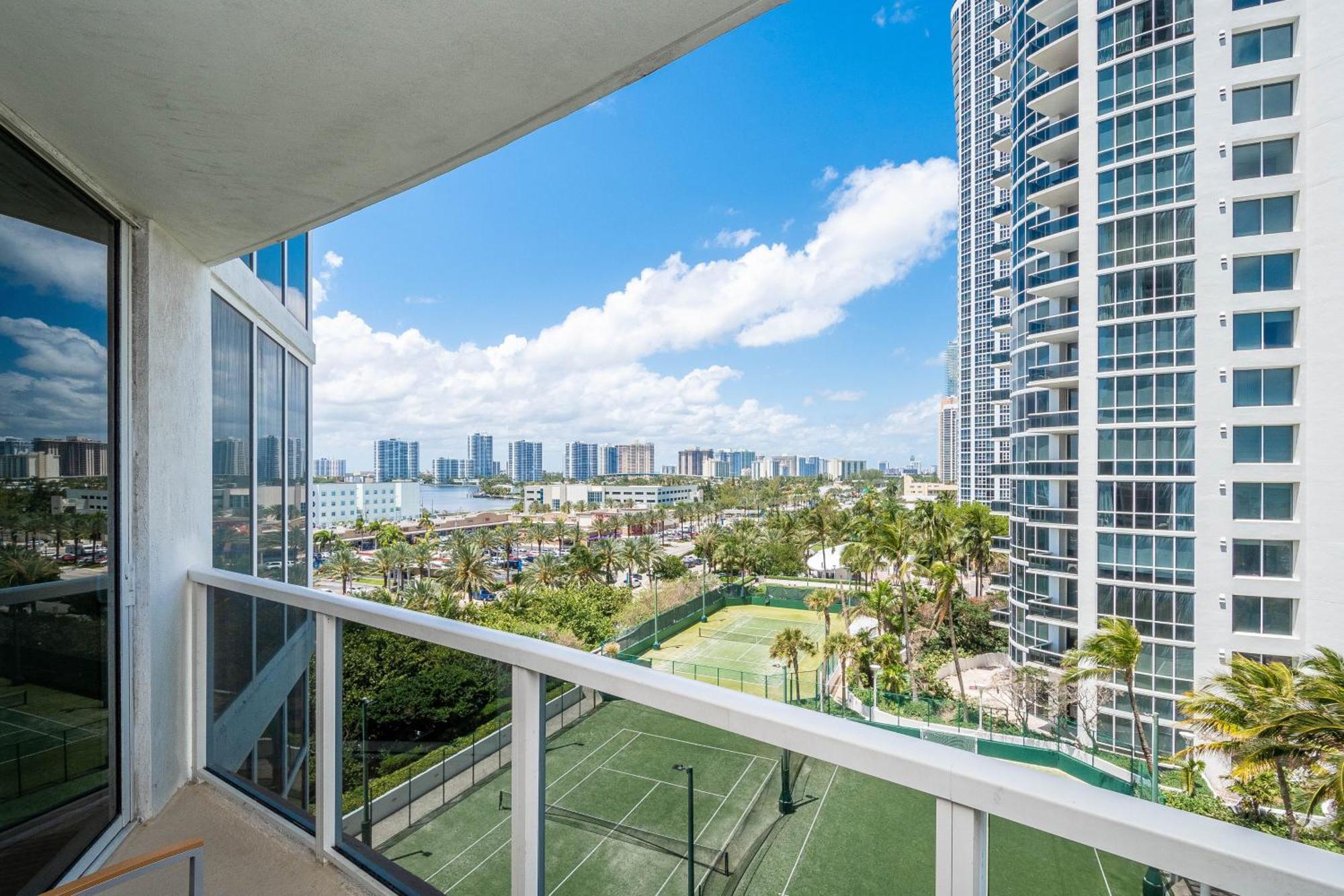 Luxury Trump International Ocean View 1100sf 1 Bd * Miami Beach