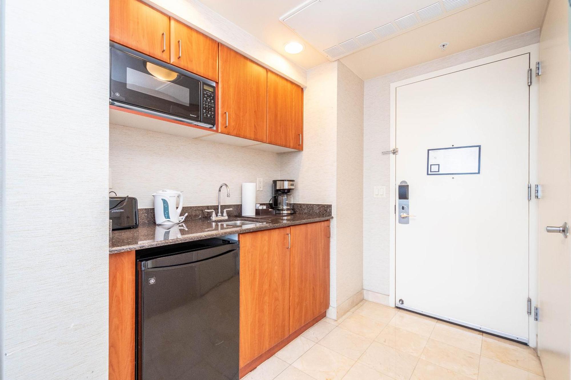 Luxury Trump International Ocean View 1100sf 1 Bd Apartment