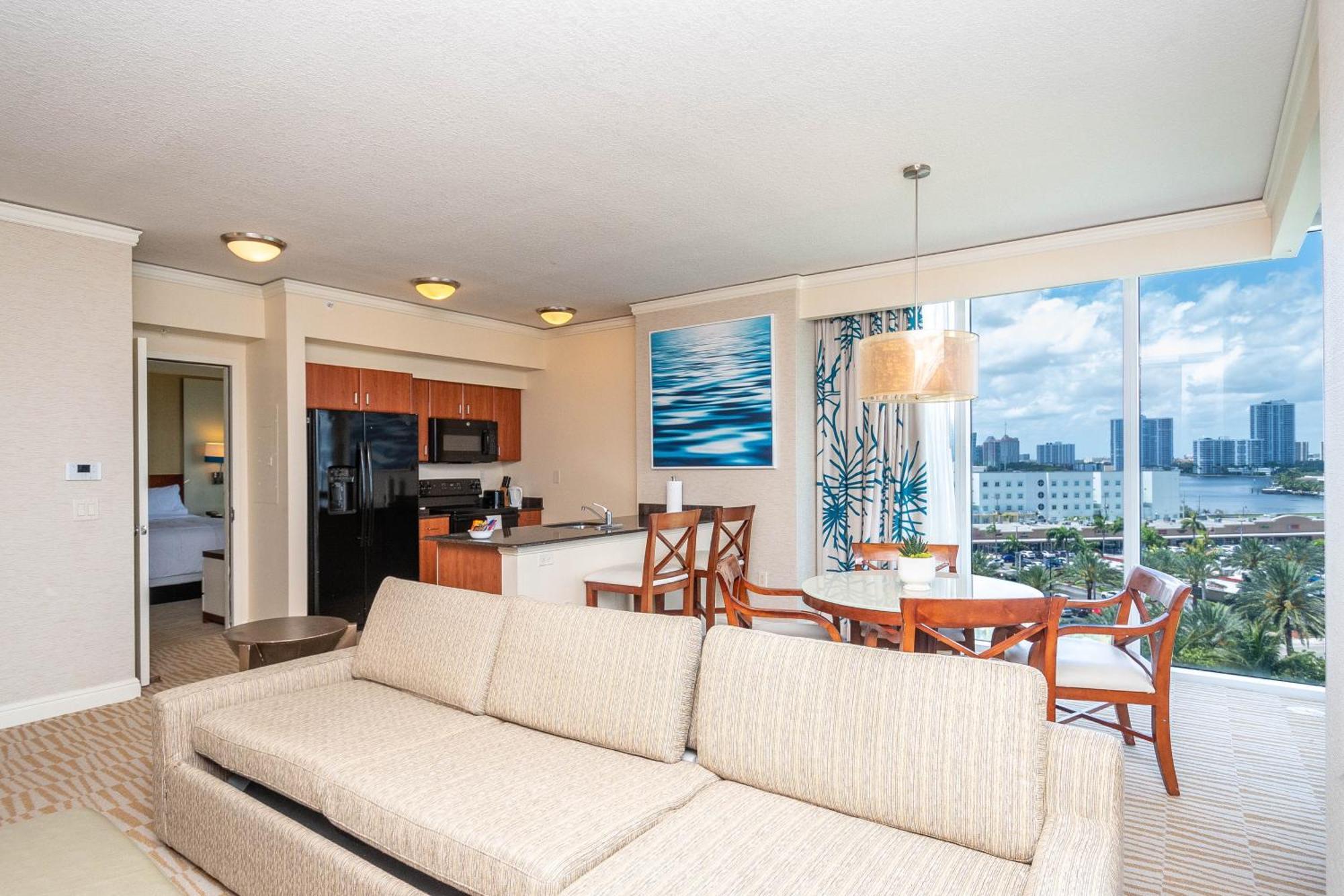 Apartment Luxury Trump International Ocean View 1100sf 1 Bd