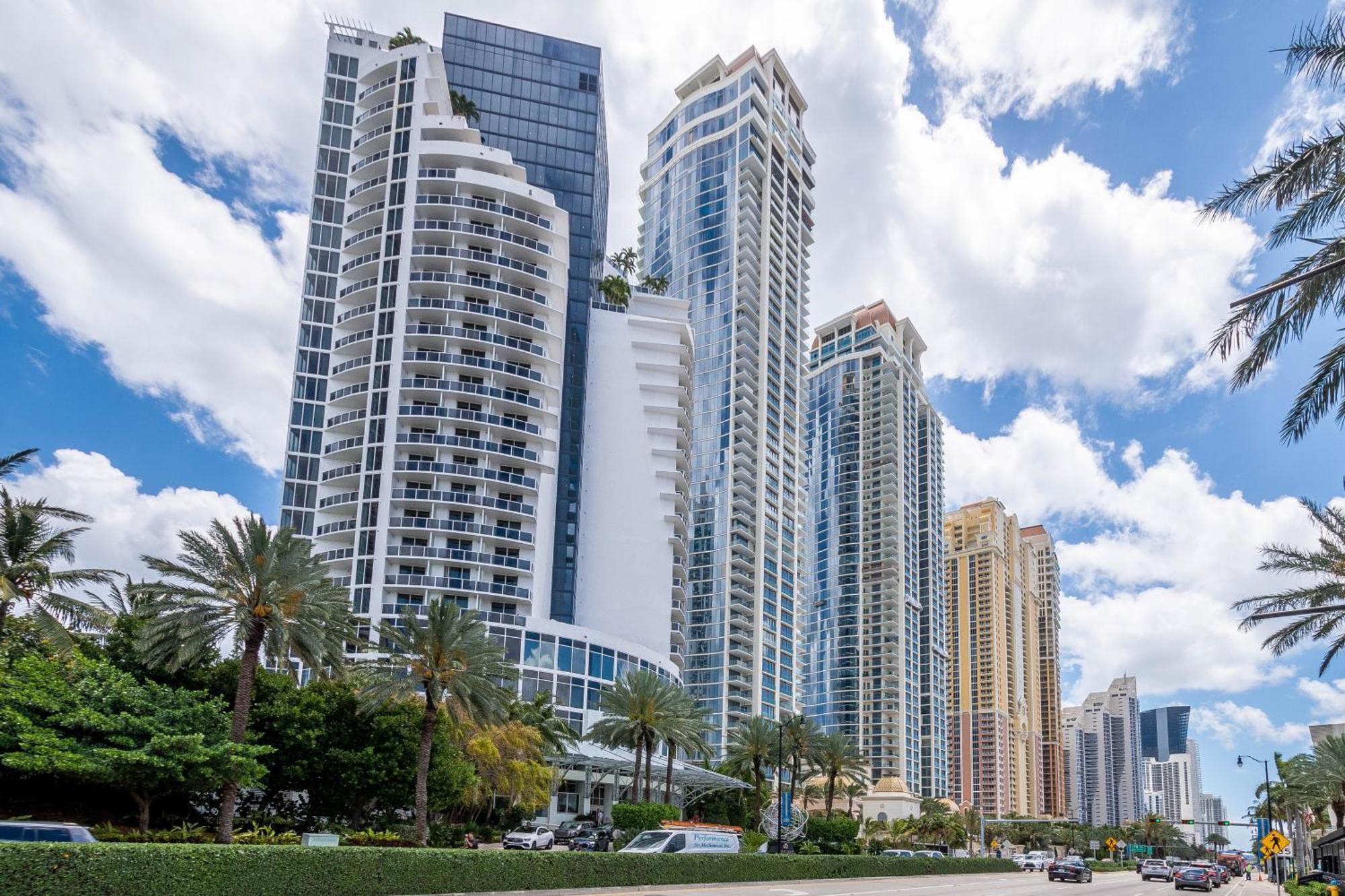 Luxury Trump International Ocean View 1100sf 1 Bd Apartment *