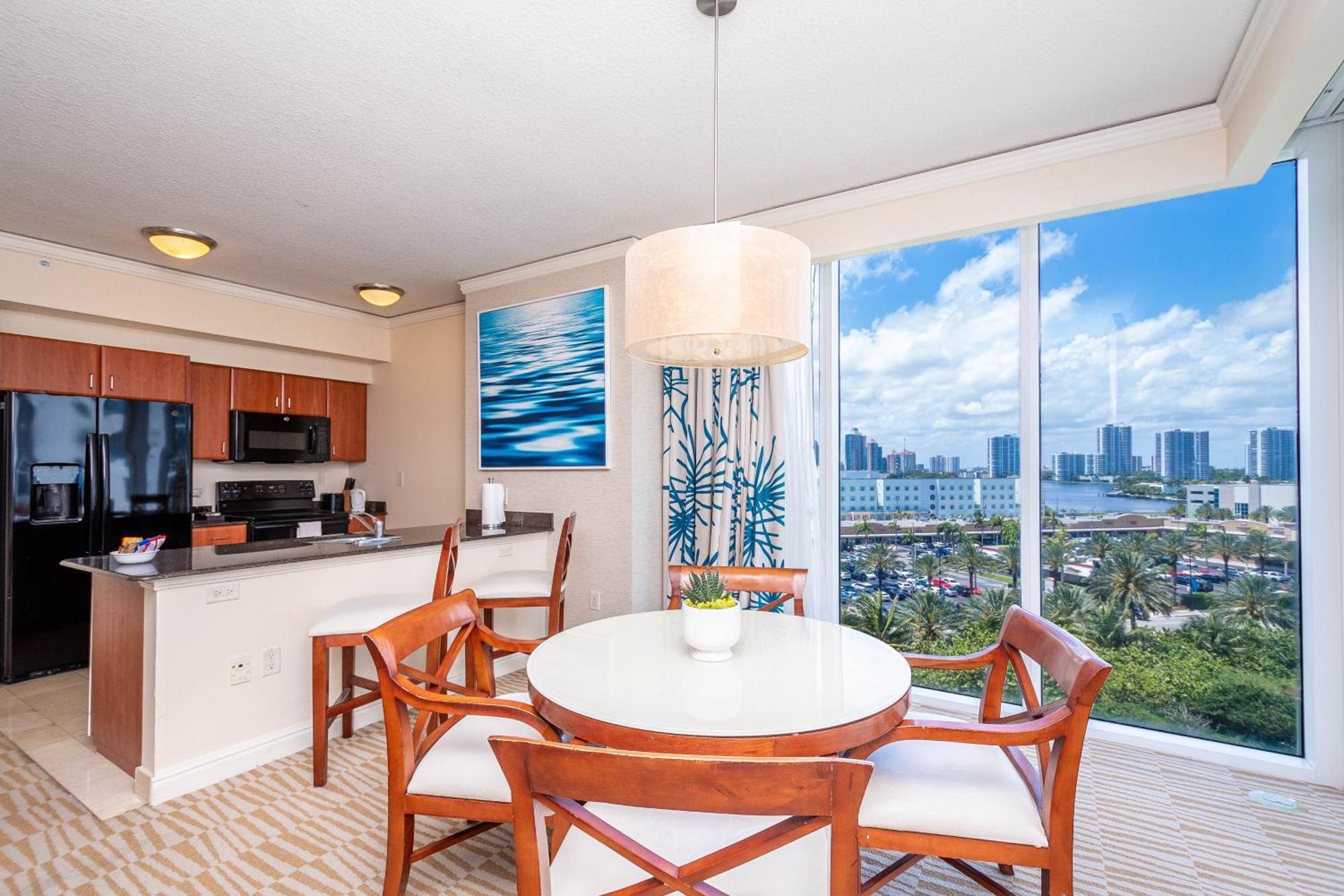 Apartment Luxury Trump International Ocean View 1100sf 1 Bd Miami Beach