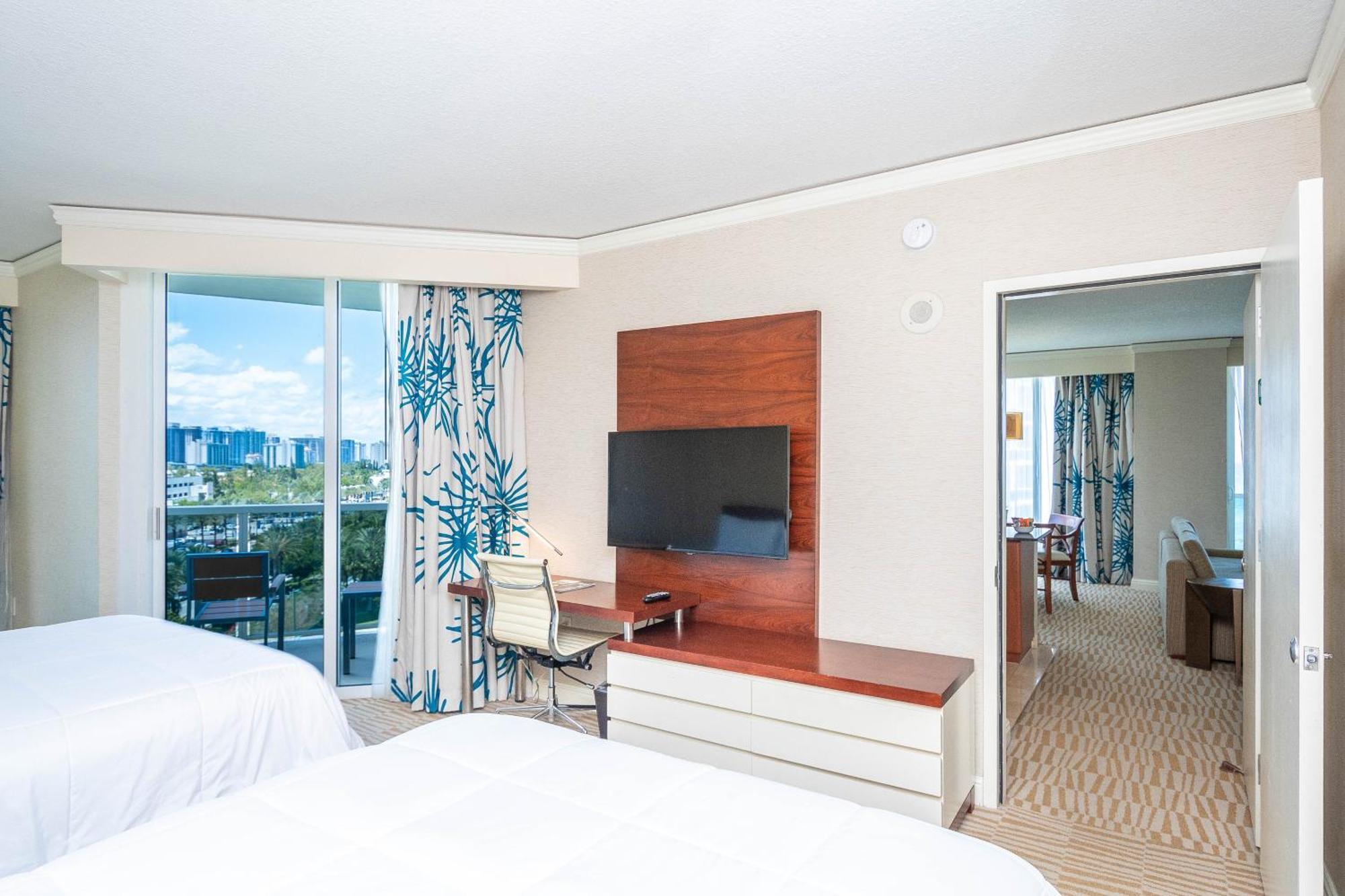 Luxury Trump International Ocean View 1100sf 1 Bd Miami Beach