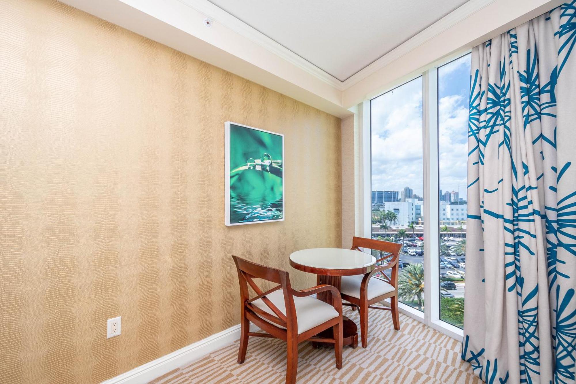 Luxury Trump International Ocean View 1100sf 1 Bd