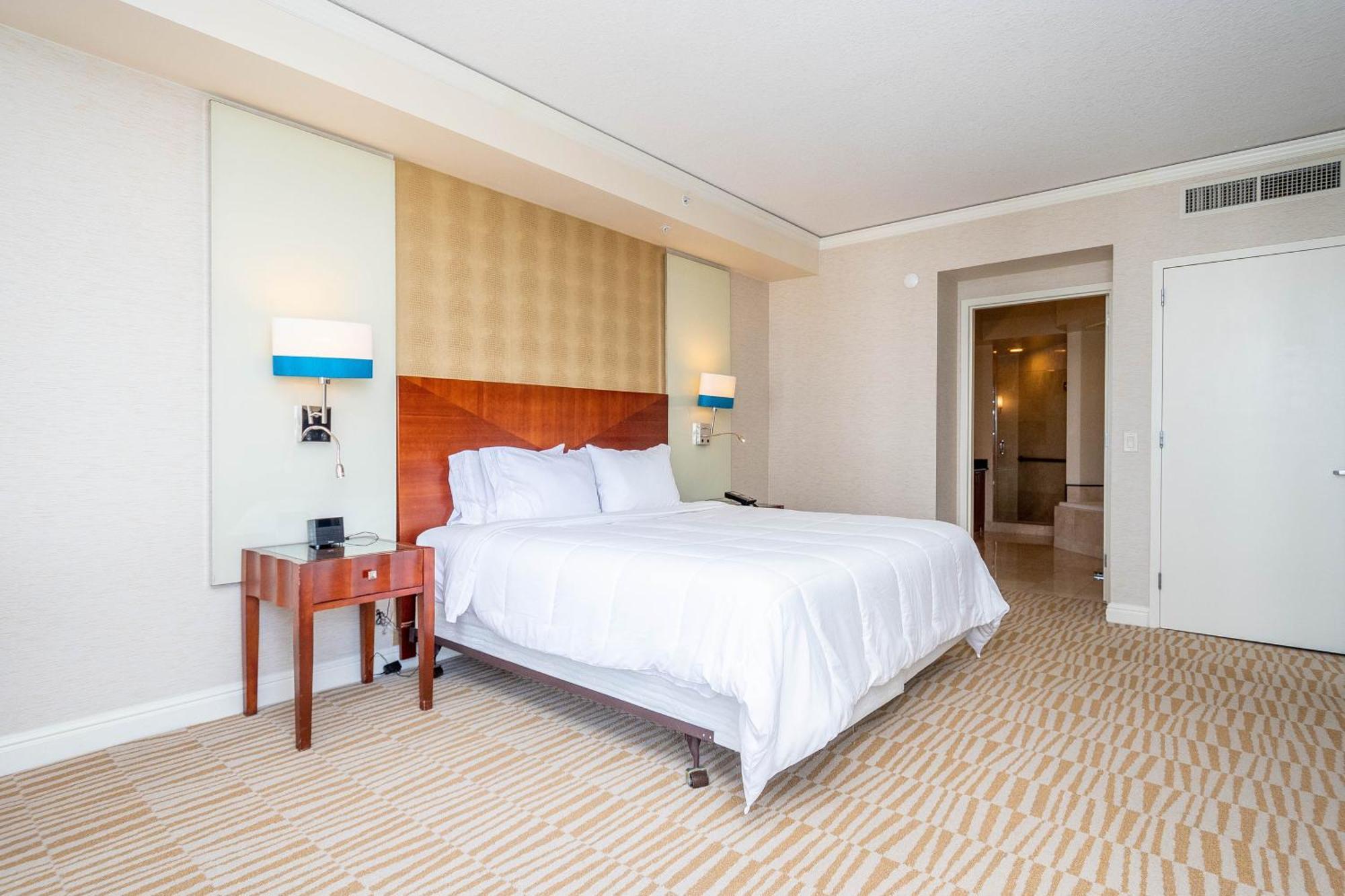 Apartment Luxury Trump International Ocean View 1100sf 1 Bd Miami Beach