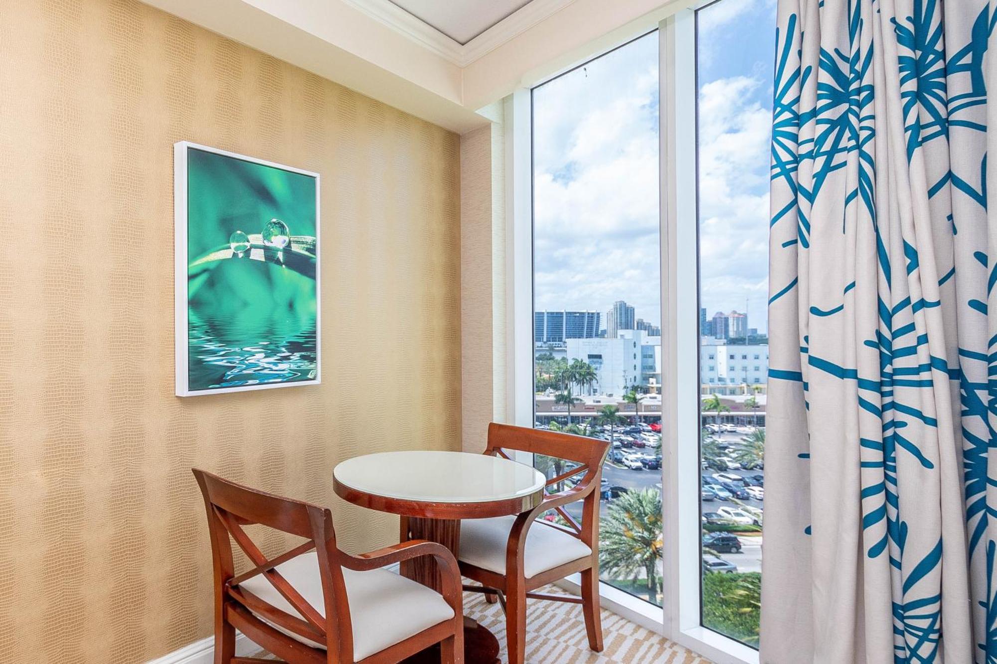 Luxury Trump International Ocean View 1100sf 1 Bd Miami Beach