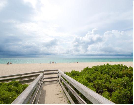 Miami Beachfront With Pool Wifi & Cheap Parking Apartment Miami Beach