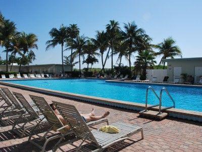 Miami Beachfront With Pool Wifi & Cheap Parking