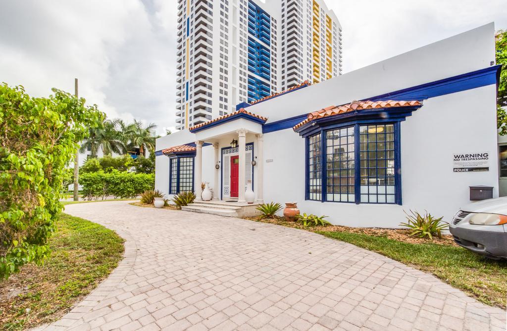 Diamond In South * Miami Beach