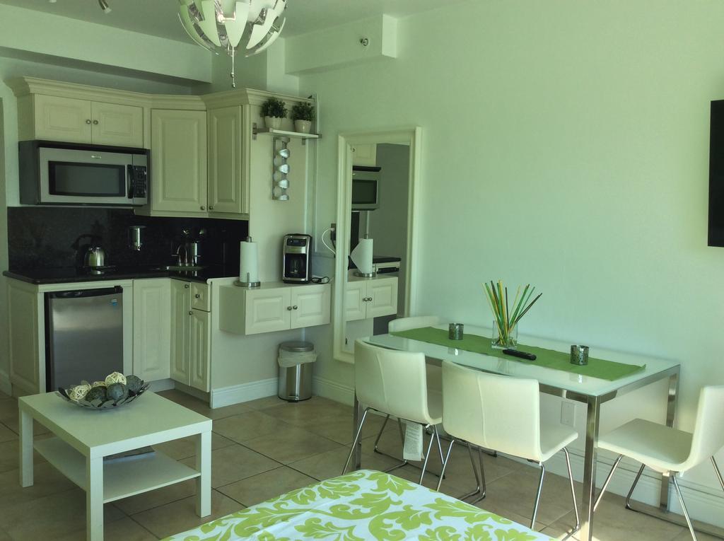 Suncoast I - Balcony Front Beach Apartment Miami Beach