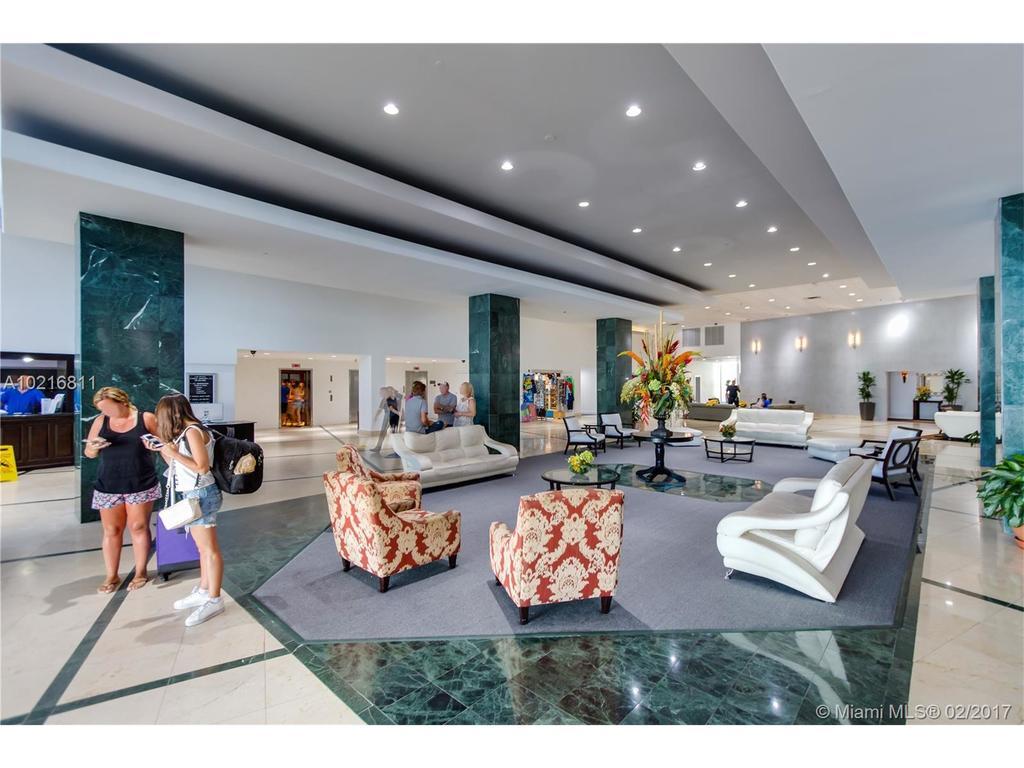 Miami Beachfront With Pool Wifi & Cheap Parking Apartment *