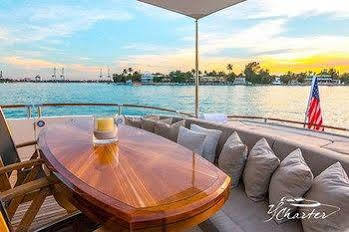 Miami Luxury Yacht Charters 4*