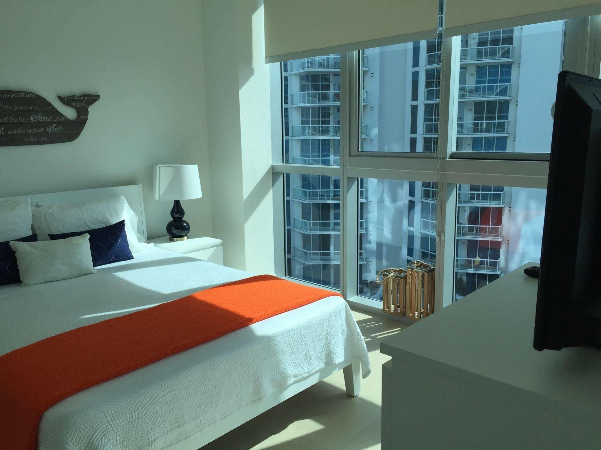 Miami Vacations Corporate - Monte Carlo Apartment *
