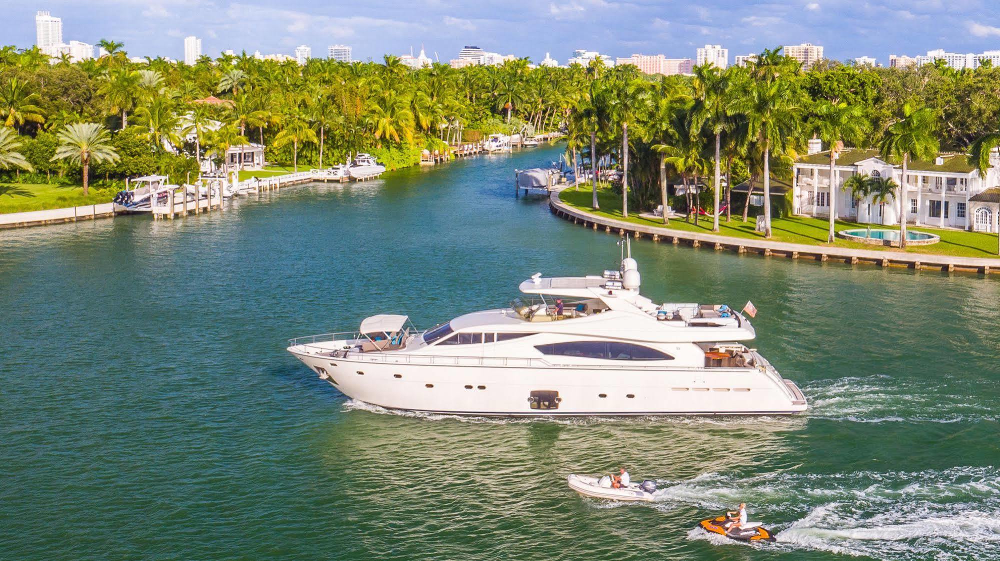 Hotel Miami Luxury Yacht Charters