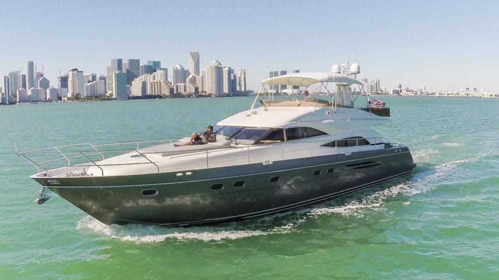 Hotel Miami Luxury Yacht Charters 4*