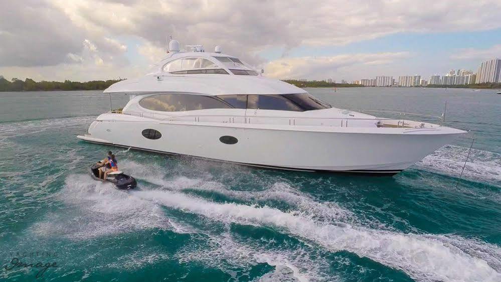 Miami Luxury Yacht Charters 4*