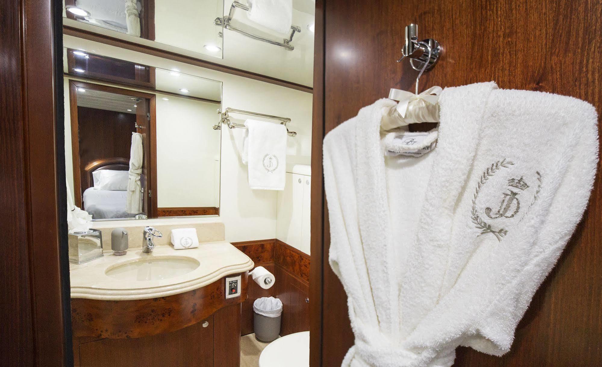 Miami Luxury Yacht Charters Hotel